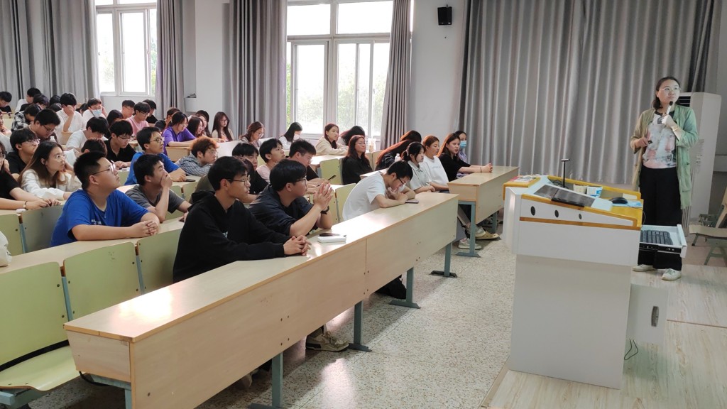 麻豆传媒
开展“重塑心秩序，青春再启航”心理委员和心理气象员专项技能培训活动