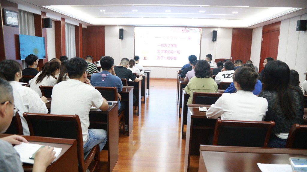 麻豆传媒
举行2022-2023学年辅导员评优答辩会