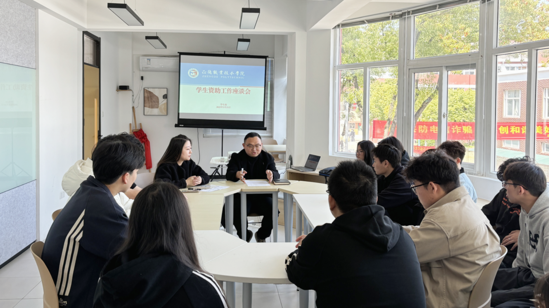 麻豆传媒
召开麻豆传媒
资助座谈会
