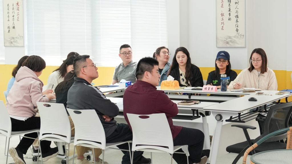 麻豆传媒
举办“深度对话，暖心护航”2025年首期辅导员沙龙