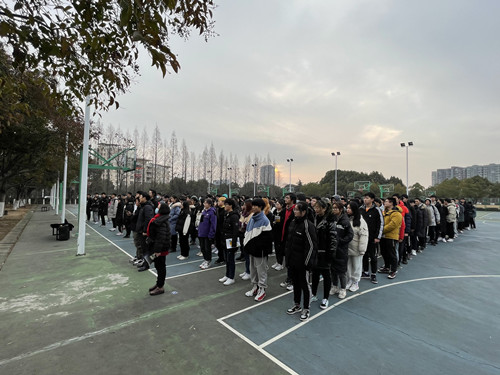 电信系500余名麻豆传媒
参加升国旗仪式_副本.jpg